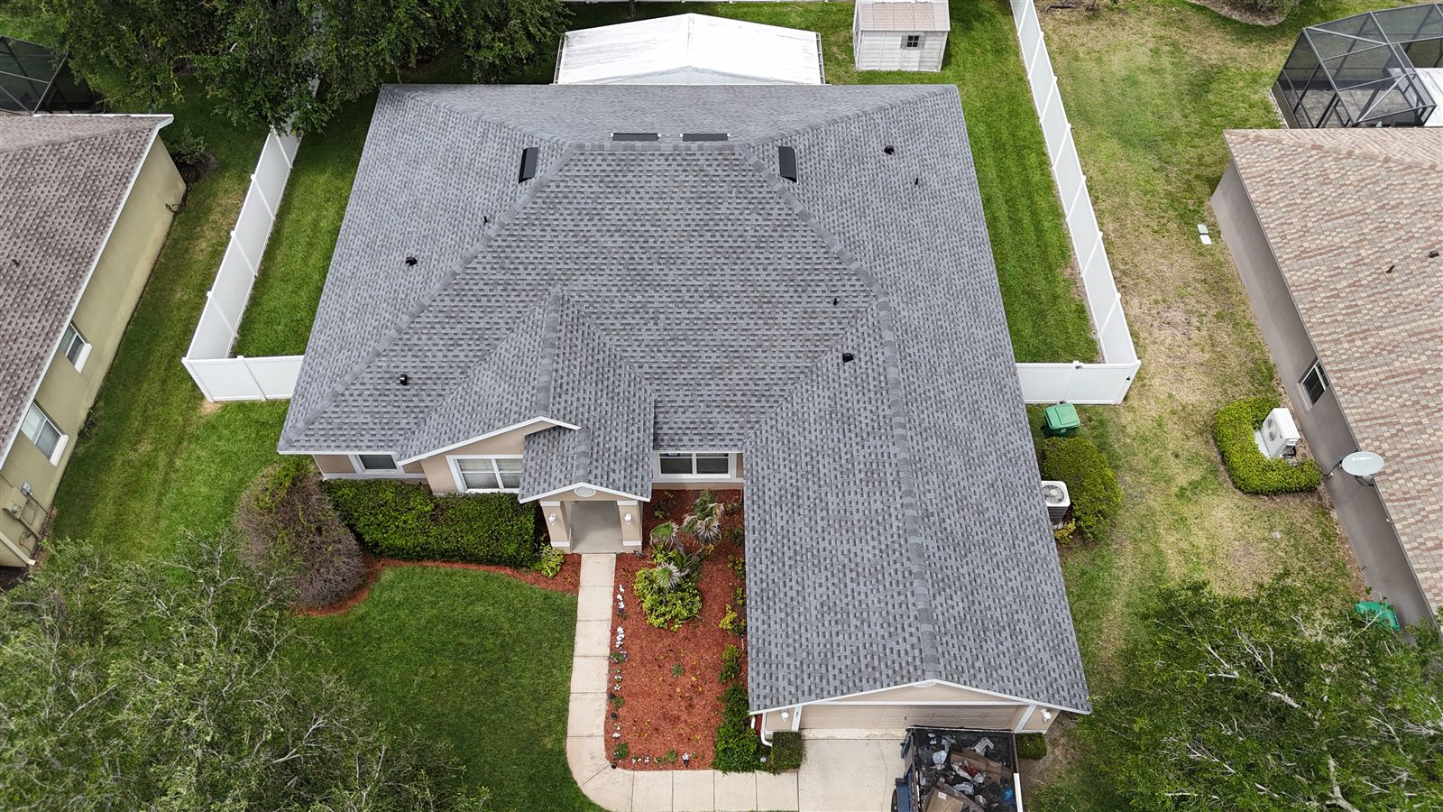 Techo con paneles solares